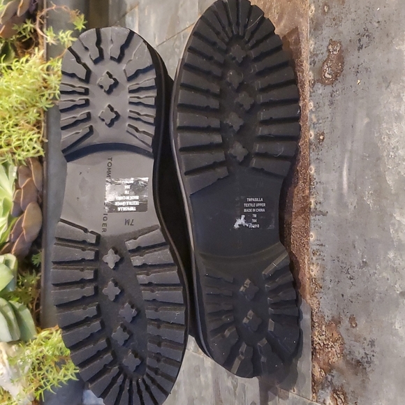 Tommy Hilfiger Pasilla Booties - Picture 8 of 12